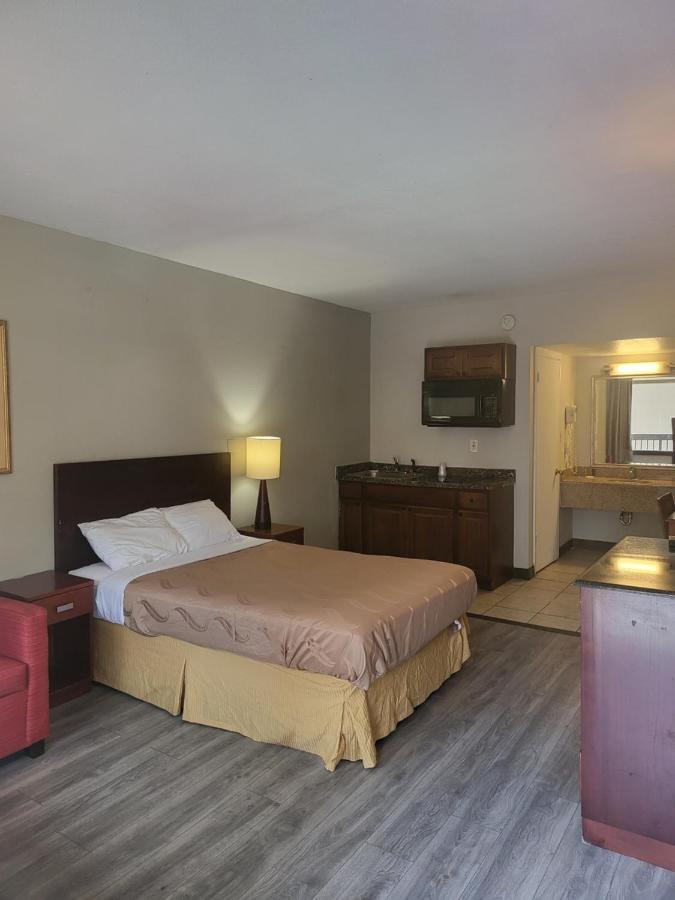 Baymont By Wyndham Williamsburg Hotel Exterior foto