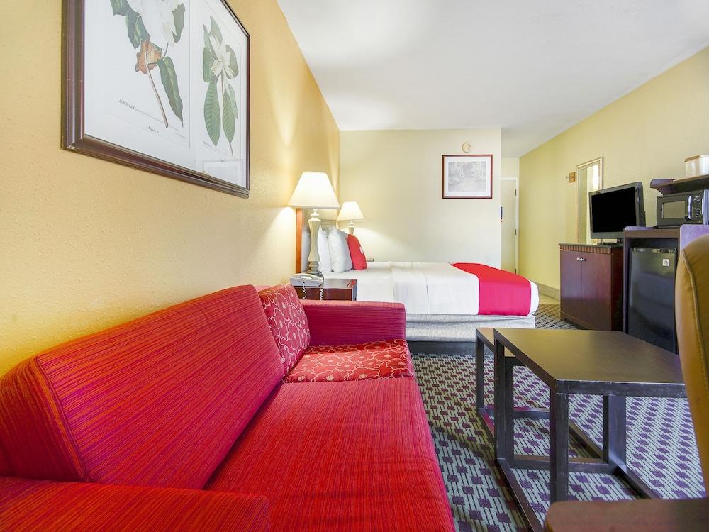 Baymont By Wyndham Williamsburg Hotel Exterior foto